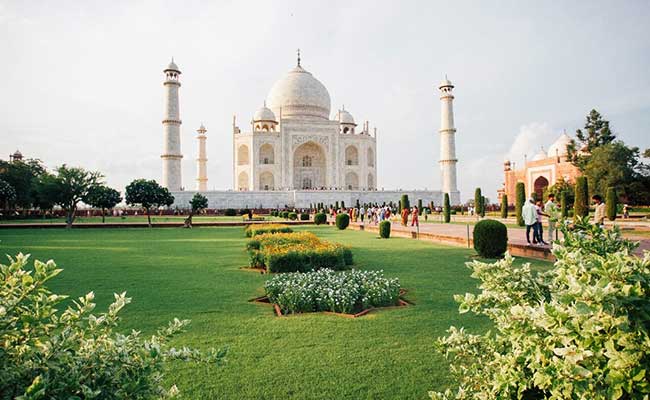 Taj Mahal Tour by Superfast Train  Gatimaan Express